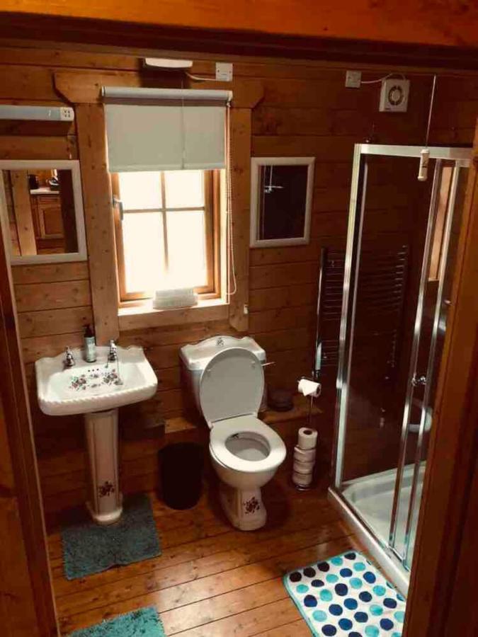 George Cabin - Log Cabin In Wales With Hot Tub Newtown  Kültér fotó