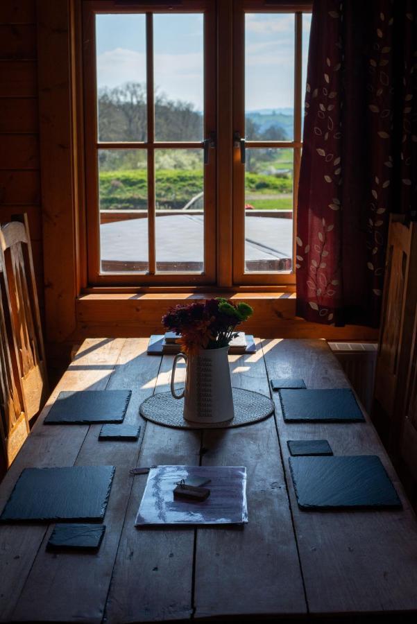 George Cabin - Log Cabin In Wales With Hot Tub Newtown  Kültér fotó